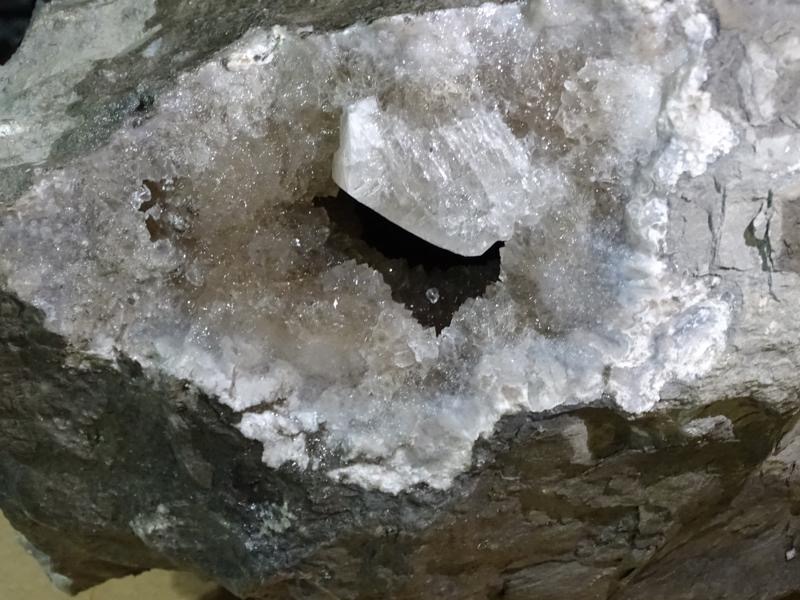 Tantalizing first peek into a massive geode
